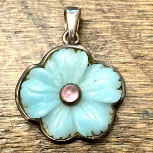 5/$25 vintage looking floral pendant